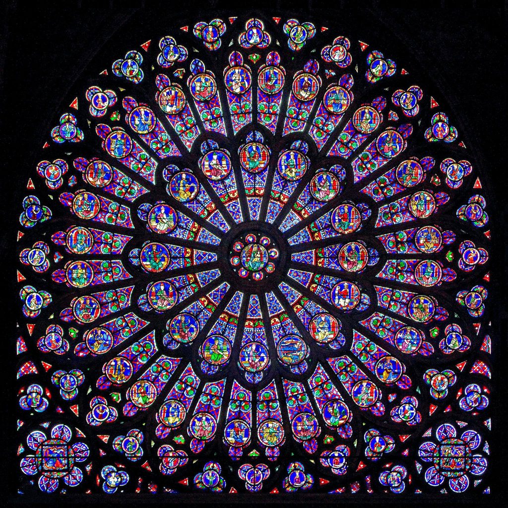 巴黎聖母院大教堂絢麗的彩繪玻璃玫瑰花窗
